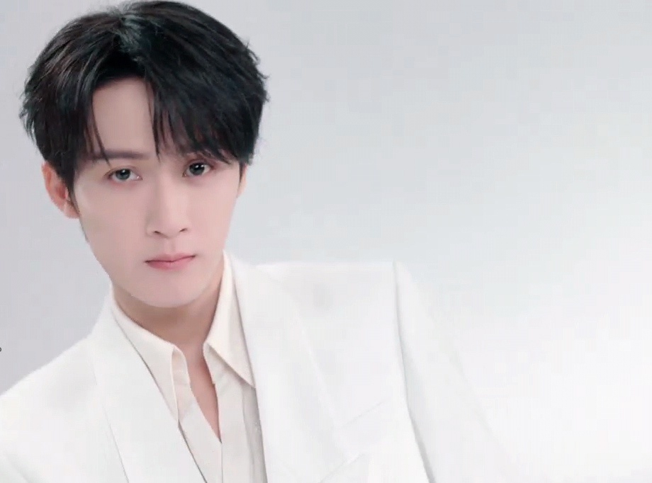 #檀健次白马王子妆造##檀健次又穿白色西装了# 檀健次清爽白马王子妆造，真的好适