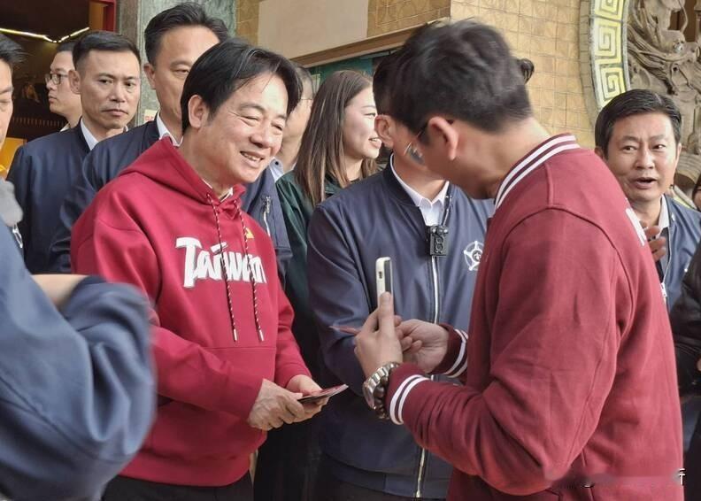 你们知道台湾政客过年发的红包多少钱吗？

虽然“台独”分子搞去中国化
但是也过我