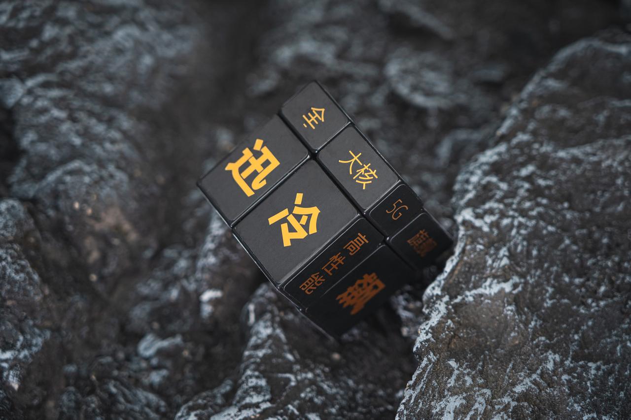 联发科的9300发布会邀请函到了，异型魔方，每个面上都有关键字，这暗示得明显了吧