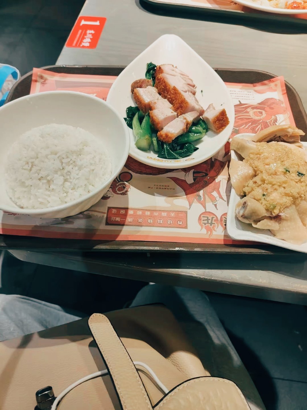 在广州市区，18元一份还能免费加饭的快餐，你觉得价格怎么样？ ​​​