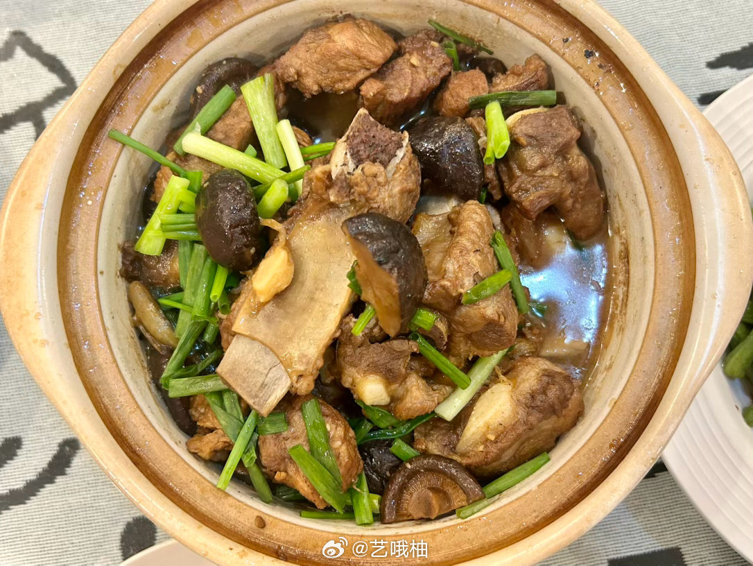 吃饭啦姐妹们～看着大王那曼妙的身材再看看我天天被新东方喂猪哈哈哈哈哈边吃边哭：为