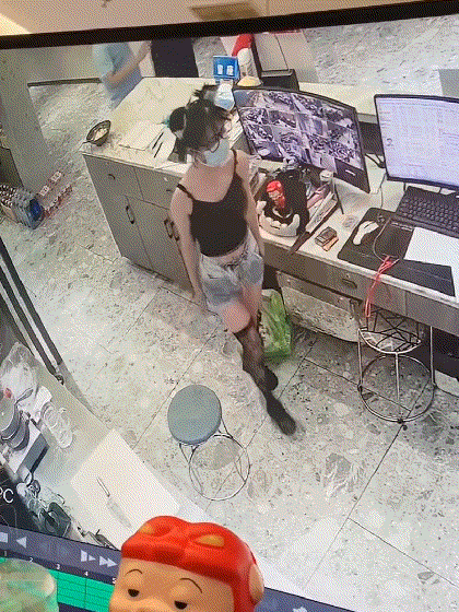 网友:你看看人家的前台小姐姐，生意能不兴隆吗？
