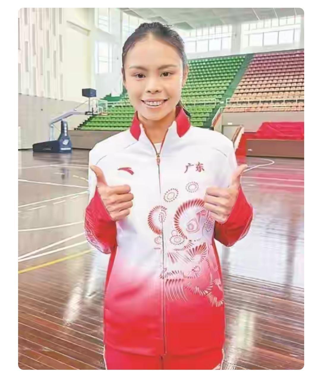 莫家蝶为什么要跨界跑100米栏？
有三个原因，重要性从前到后。
1. 400米栏