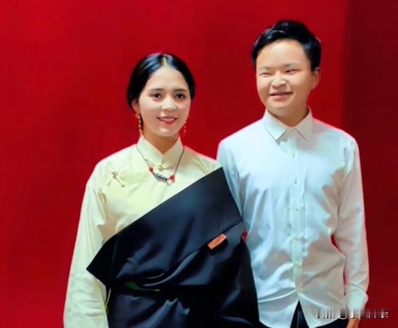 汶川救人英雄林浩正式官宣结婚，如今兼职团委副书记，女友肤白貌美。
不少人应该还记