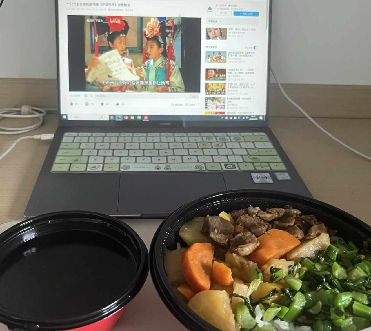 最近的下饭剧之
还珠格格
一开始是在看解说
后来直接看原剧了
经典不愧是经典
小