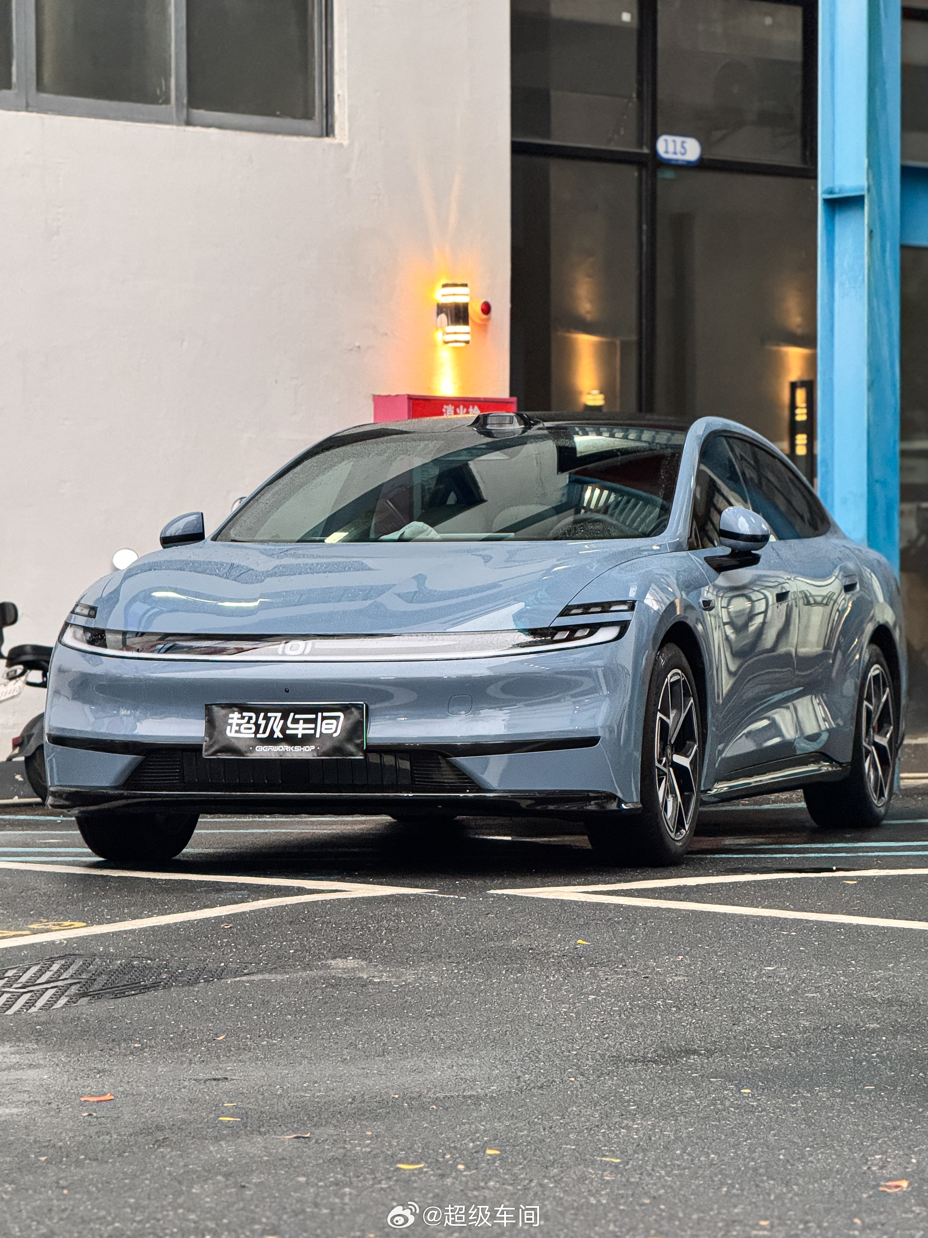 长安启源A06｜水晶水泥灰清冷水泥与晶莹水晶的相遇🫧演绎出最纯粹的高级都市感?