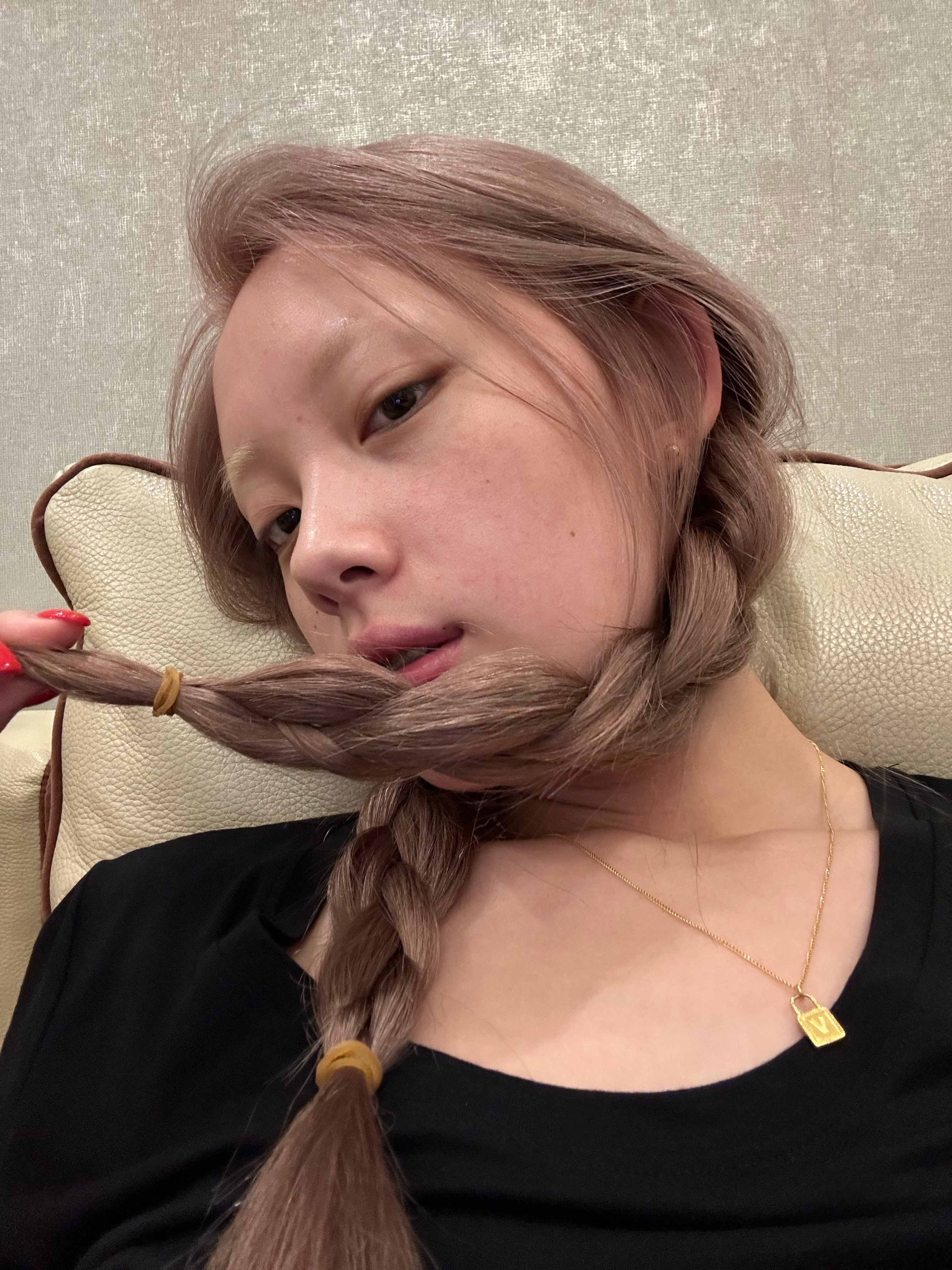 新染的[努力]还接了！突然变的好厚 有点不习惯[污] ​​​