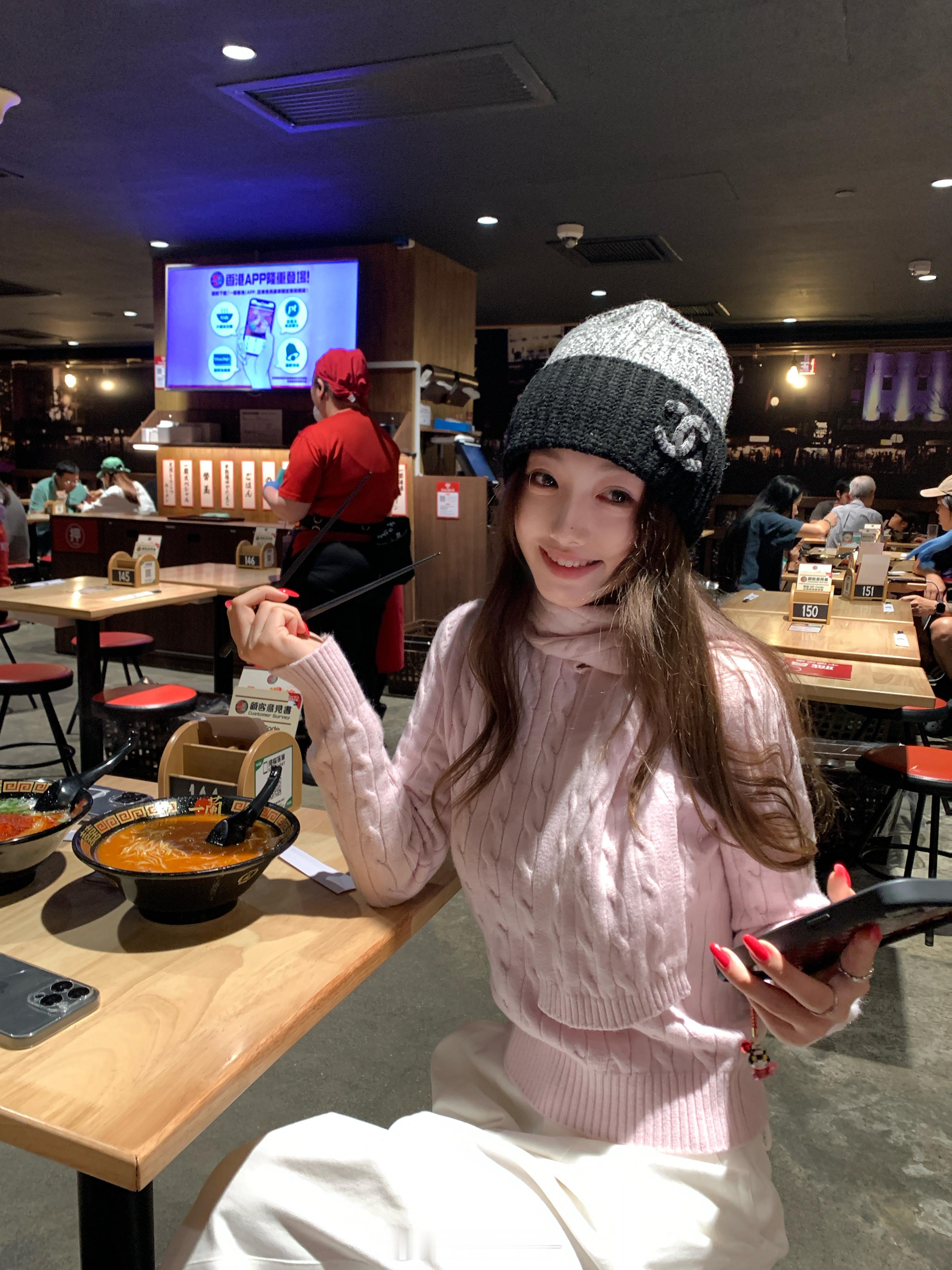 板栗可可Bankelili10/31/20:00自带围巾造型的绞花纹毛衣～🍎做