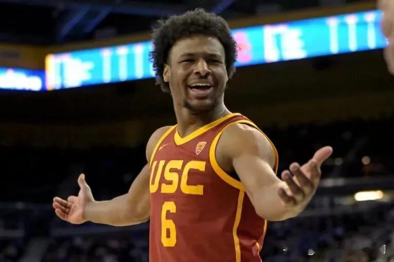 据NBA记者罗杰斯报道，勒布朗詹姆斯在周一表示针对儿子布朗尼NBA选秀被不断拿来