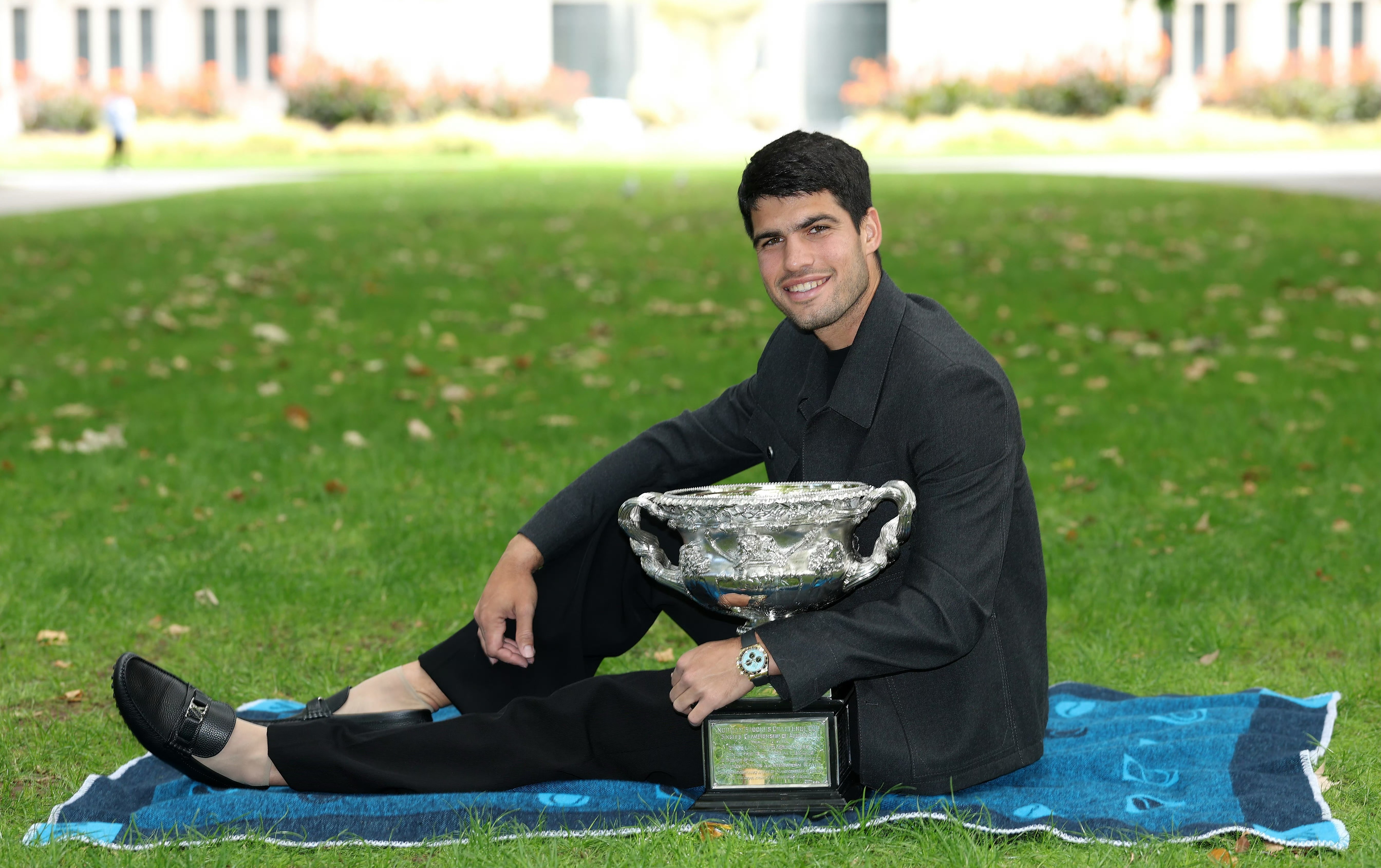 谁给孩子买双袜子呀！阿尔卡拉斯冠军写真