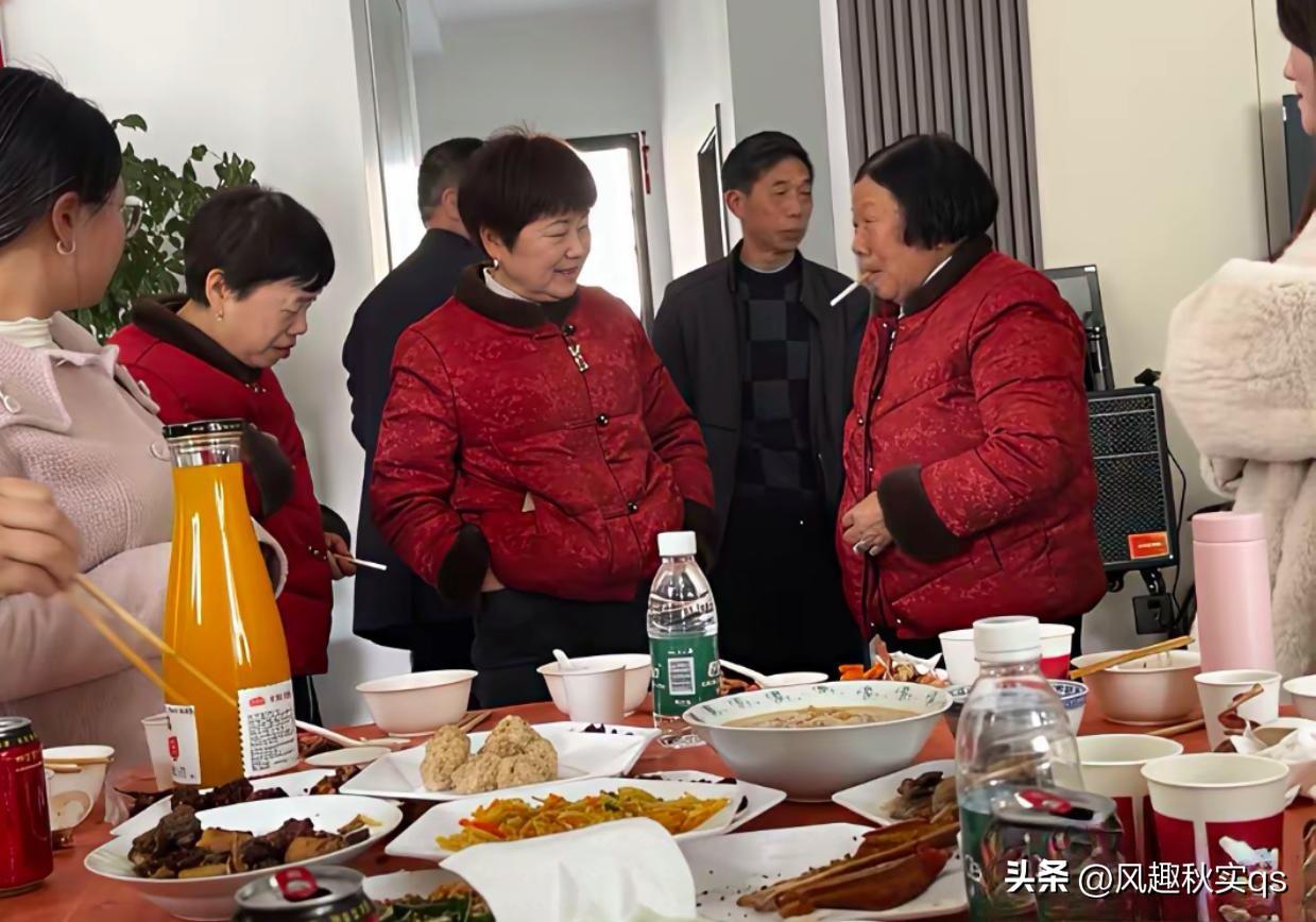 撞衫不可怕，谁丑谁尴尬。