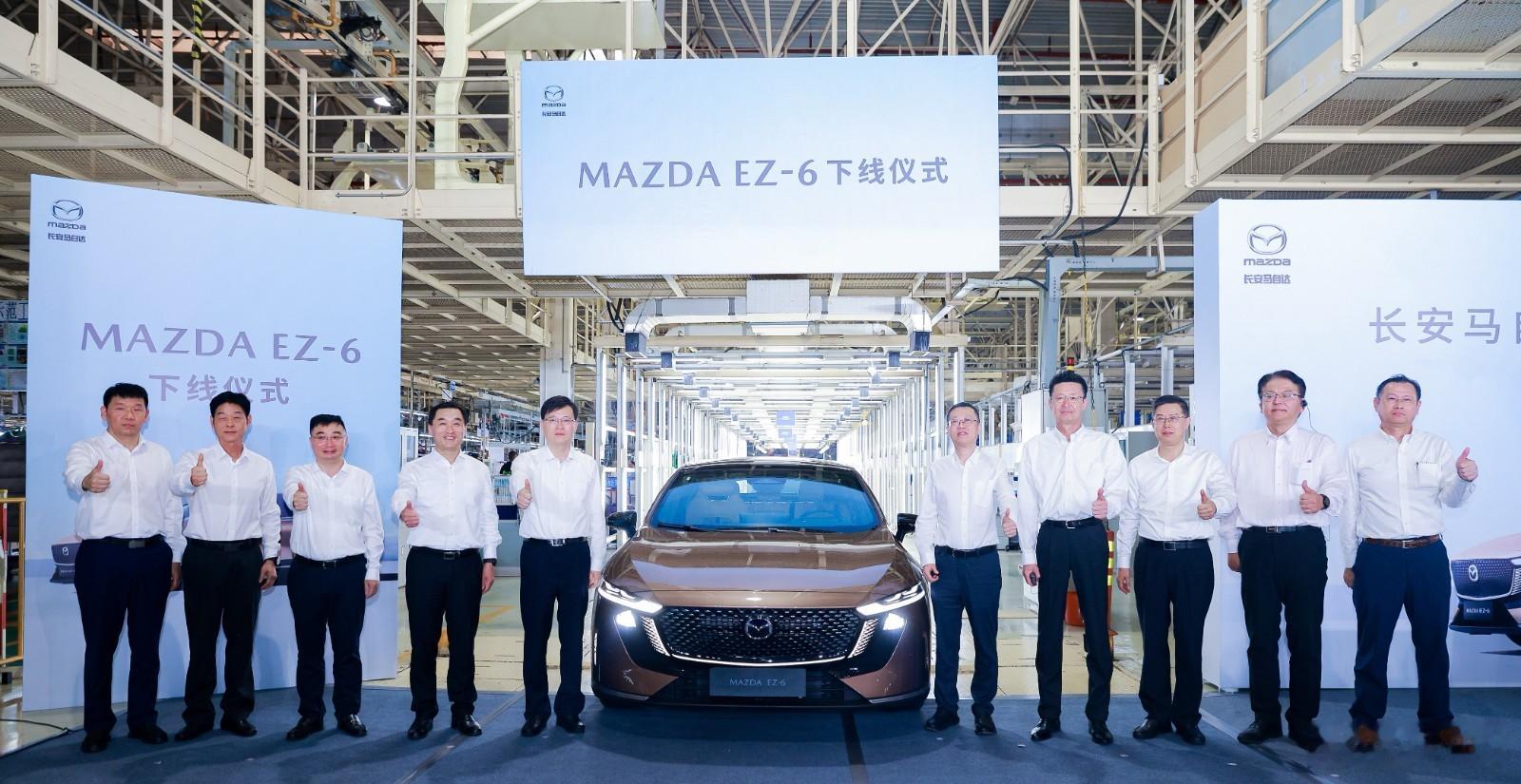 长安马自达EZ-6今天在南京工厂迎来下线仪式，新车由马自达和长安联合开发，提供纯
