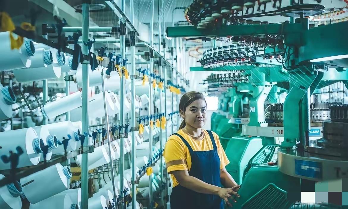 美说要转移芯片厂，台积电砸钱保关税，台湾经济支柱快崩了吗？
据台媒报道，美国和台