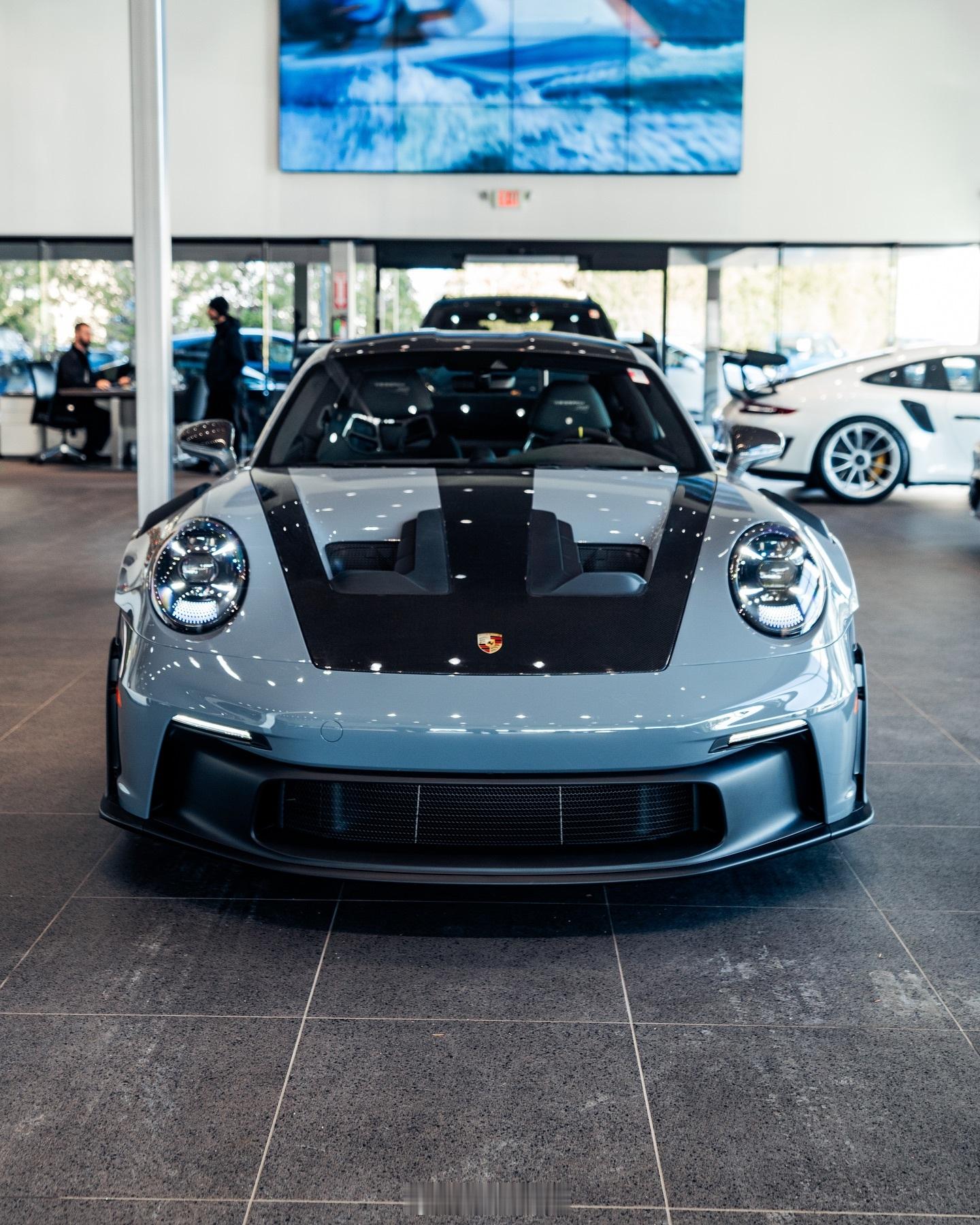 灰外黑内保时捷911 GT3 RS 