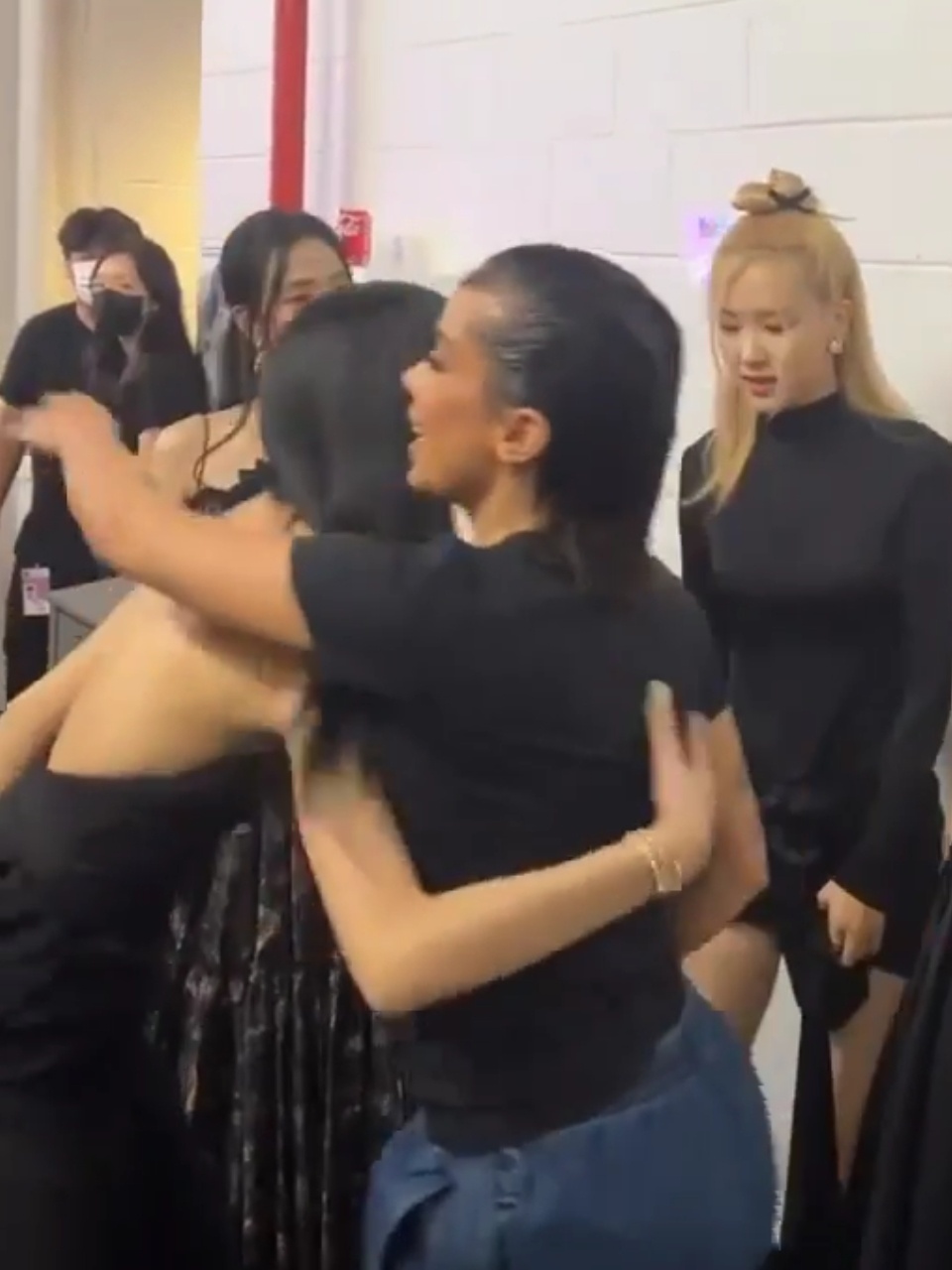 Lisa with Anitta2022Vma           vs    