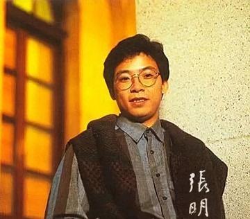 1984年，歌手张明敏得知我国举办亚运会的经费，还差了6亿的缺口时，毅然决然的卖