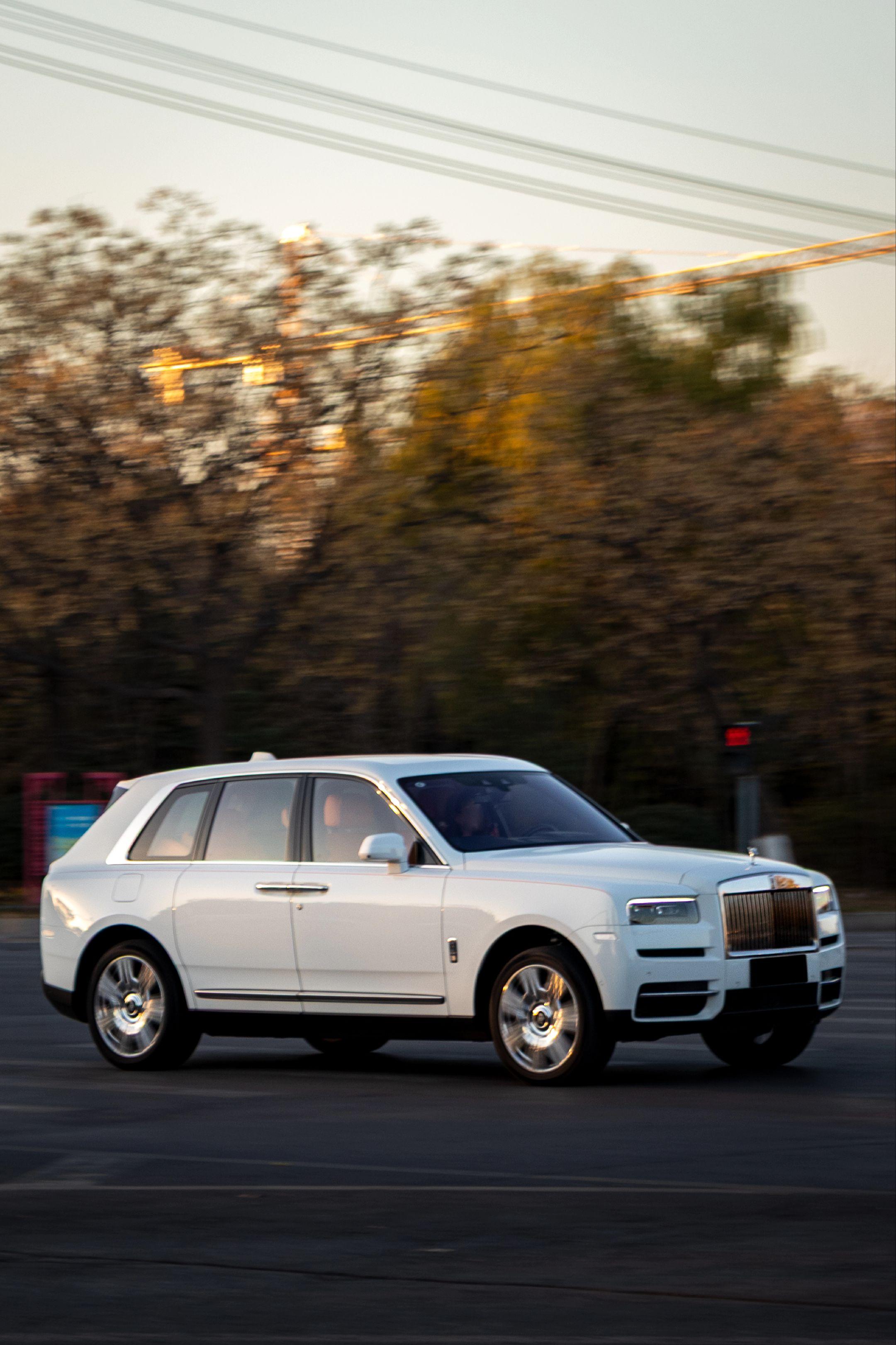 东营黄河路汽车追焦，库里南气场十足，新款宝马m2也很好看