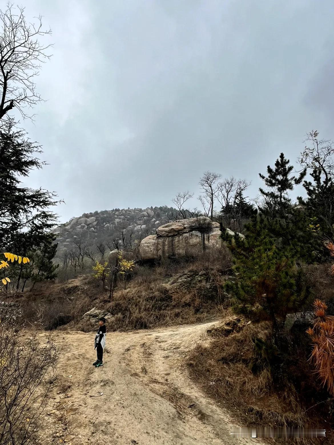 莱芜·万福山
又名望夫山、冠山
可导航“磨山村”，直达山脚下
景区免费
景色奇美