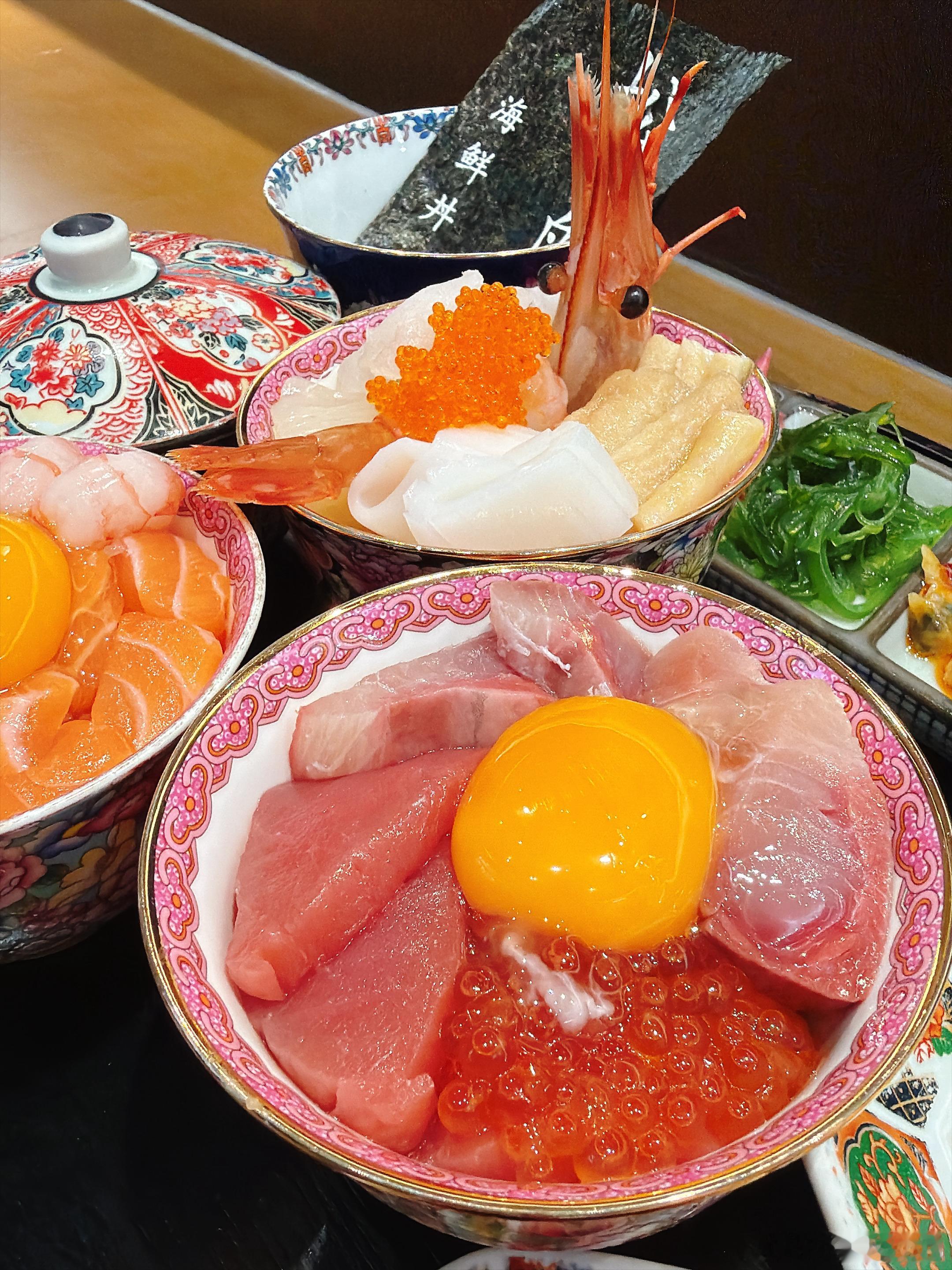 每次进城都不白进，都顺便埋头进食 ​​​