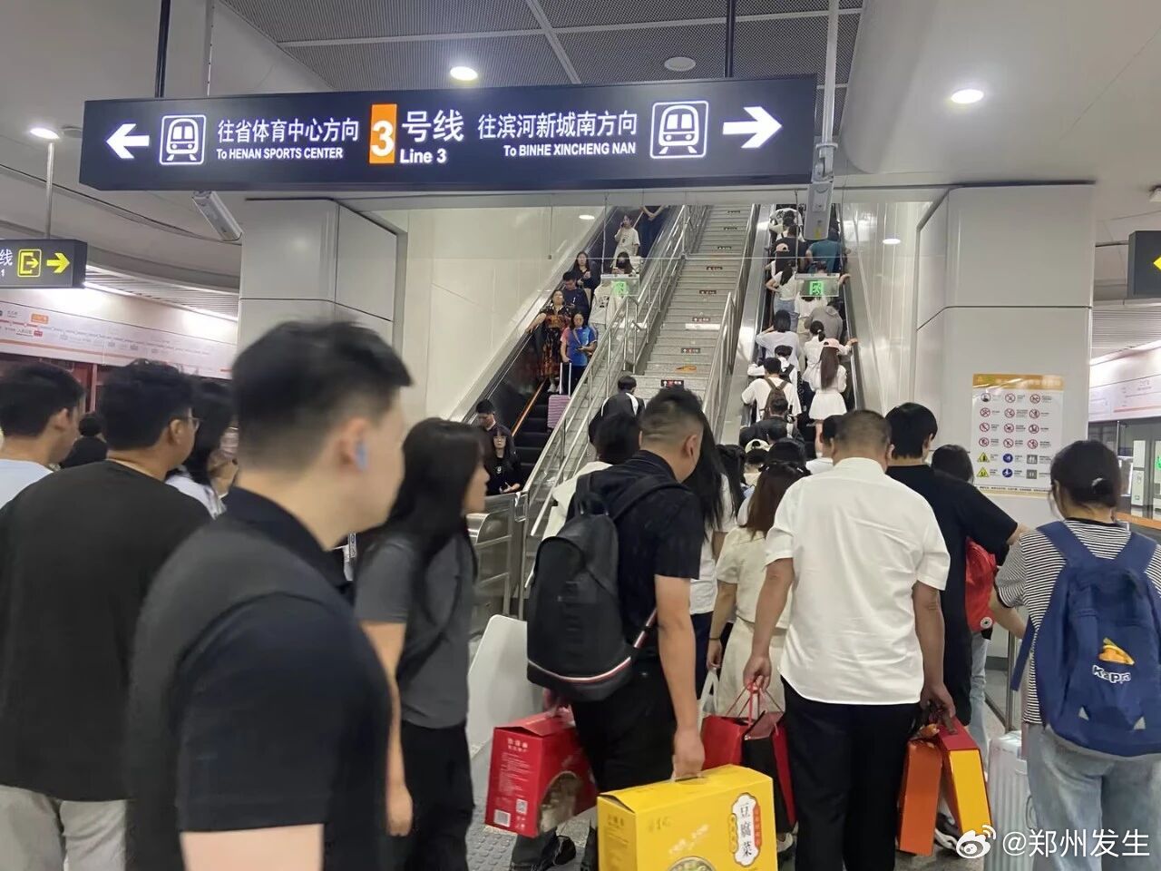 【190.05万人次，郑州中建深铁3号线国庆假期期间日均客运量创新高】国庆假期，