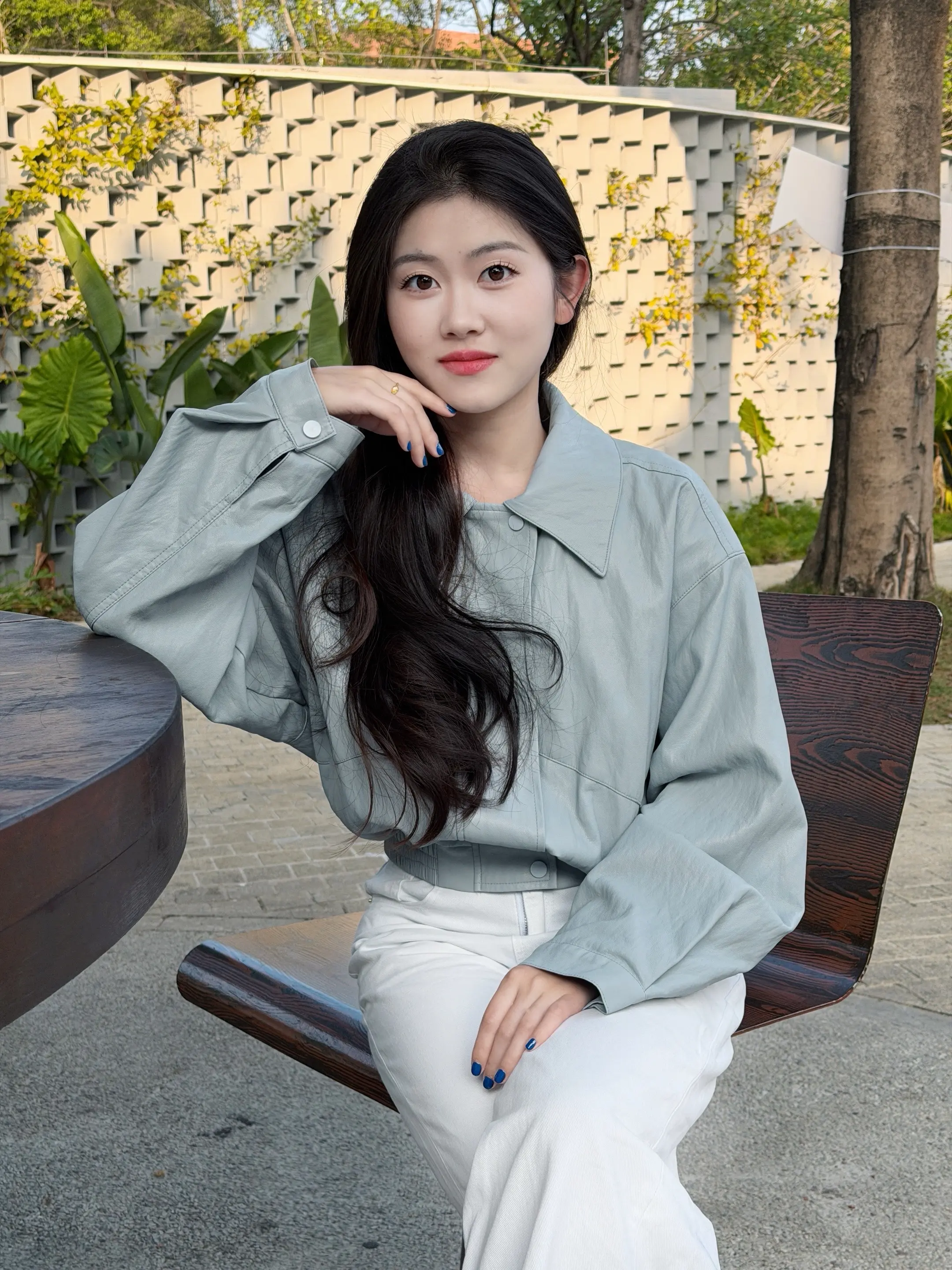 人到中年，前方无人引路，后方无人托底，活成悟空，撞了南墙自己补，闯了风...