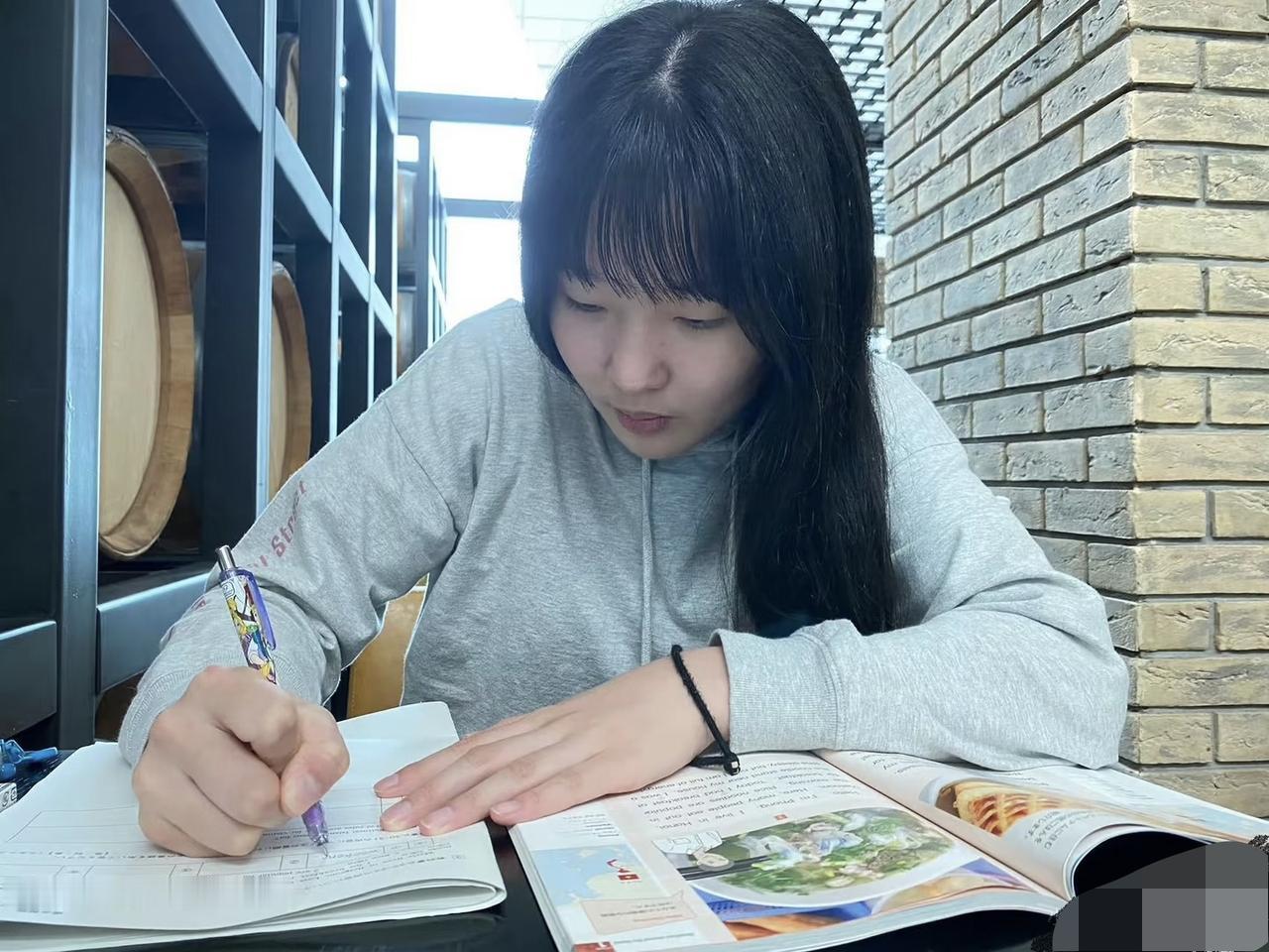 张本美和是世界排名前四的乒乓球运动员，参与一年之中全世界乒乓球各种大赛小赛比拼，