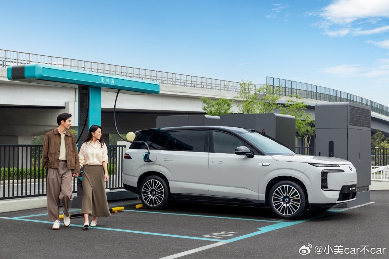 6月23日，腾势N8L闪充版正式上市，官方指导价31.98万-34.98万元，推
