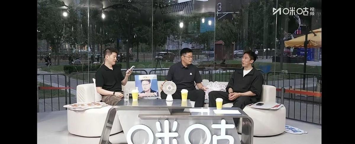 王曼昱又输给朱雨玲了，这次是2-0领先被连扳三局逆转。
同一届乒超，孙颖莎也碰上