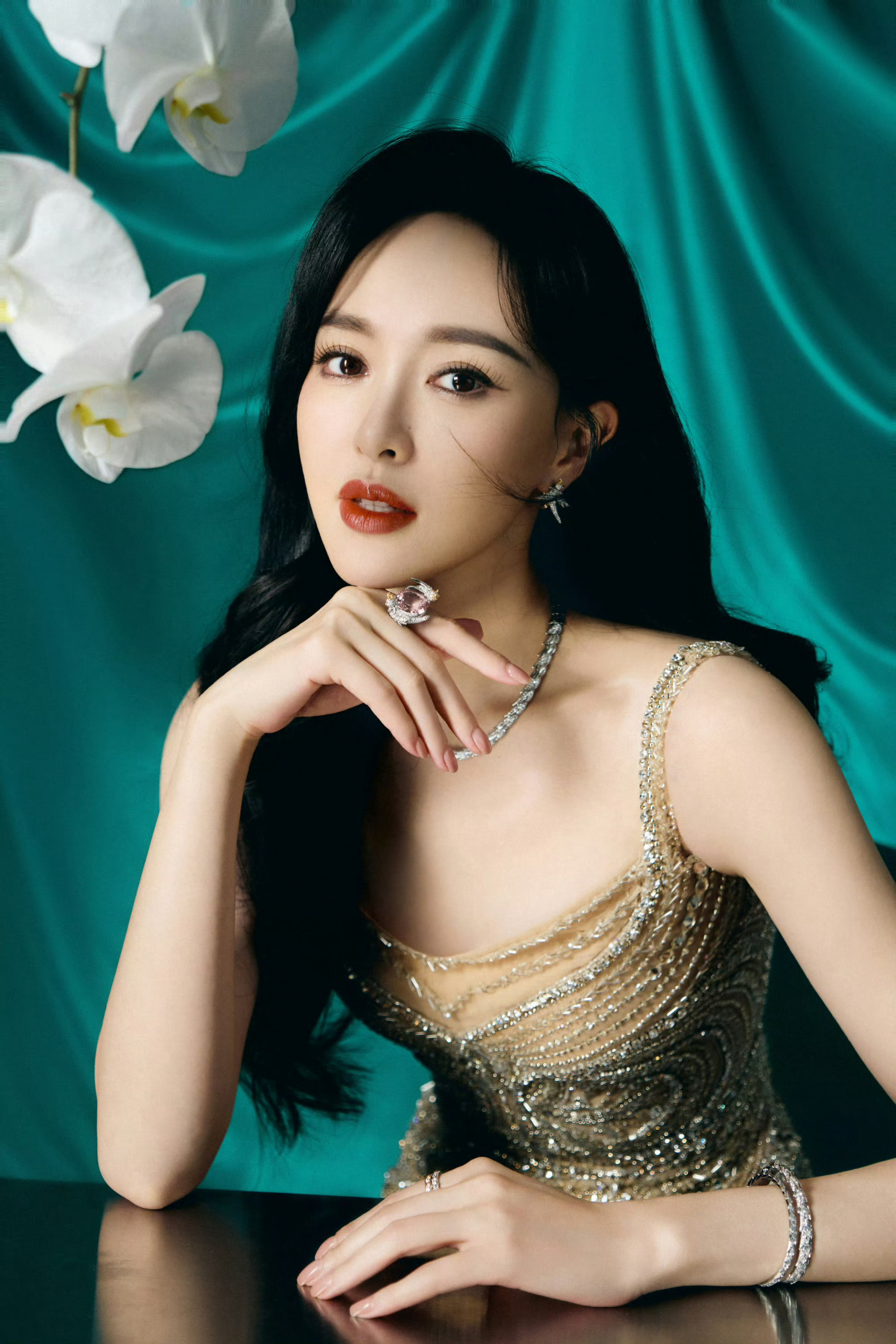 唐嫣今天Tiffany品牌活动两套造型来了1️⃣Georges Hobeika 