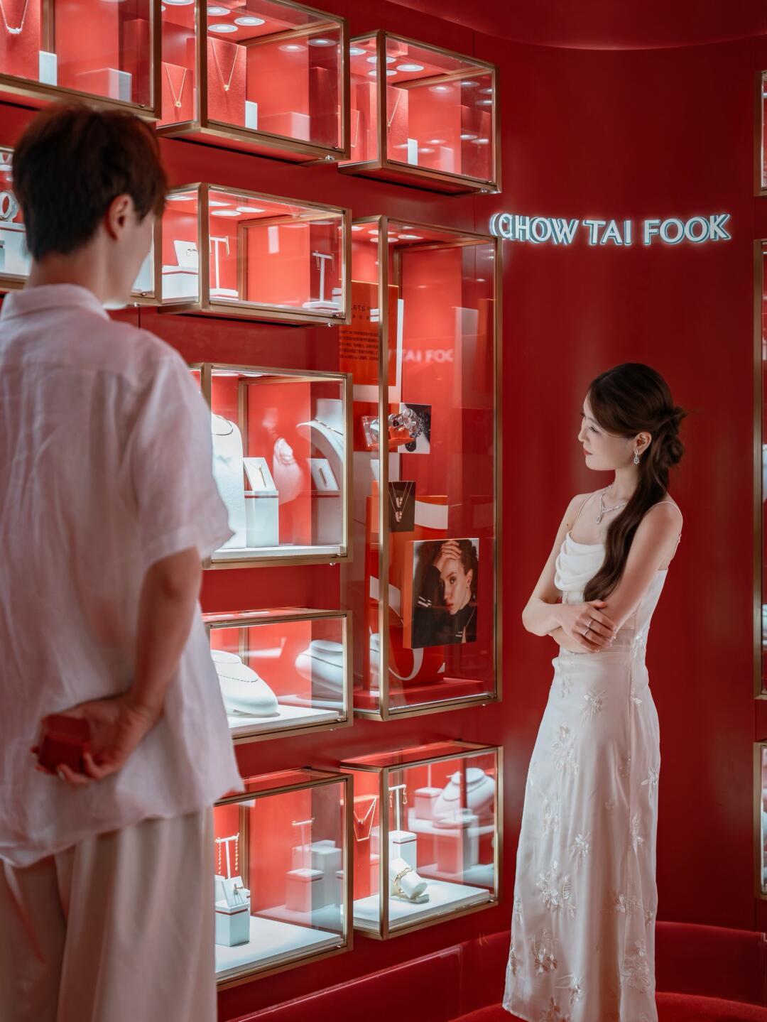 婚姻未必始于钻戒，但它能让我们走得更远。