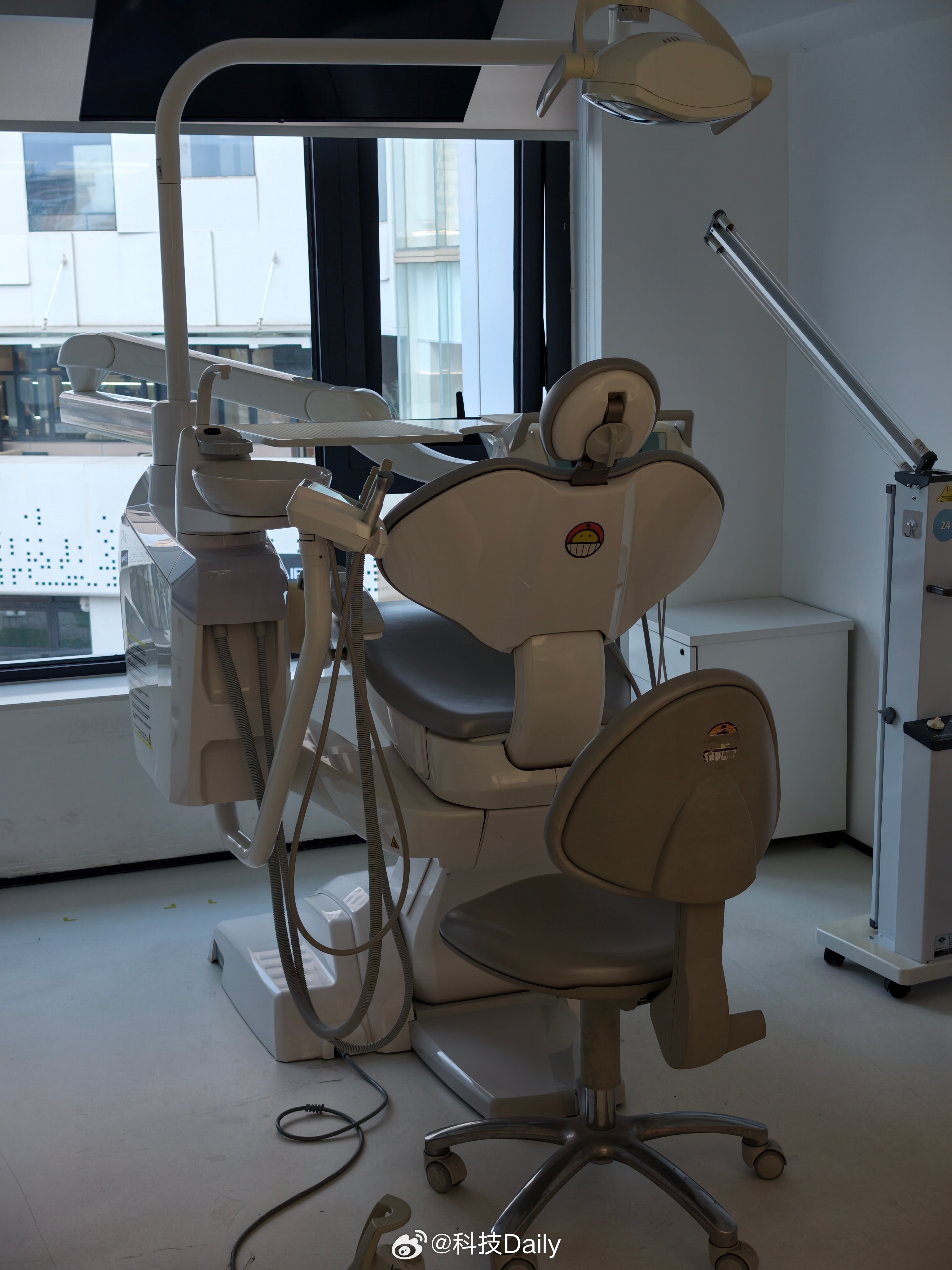 忙里偷闲来洗个牙，头两年忙的时候是真没空。你多久没洗牙了。 