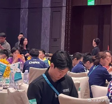 晚宴的莎莎和大头