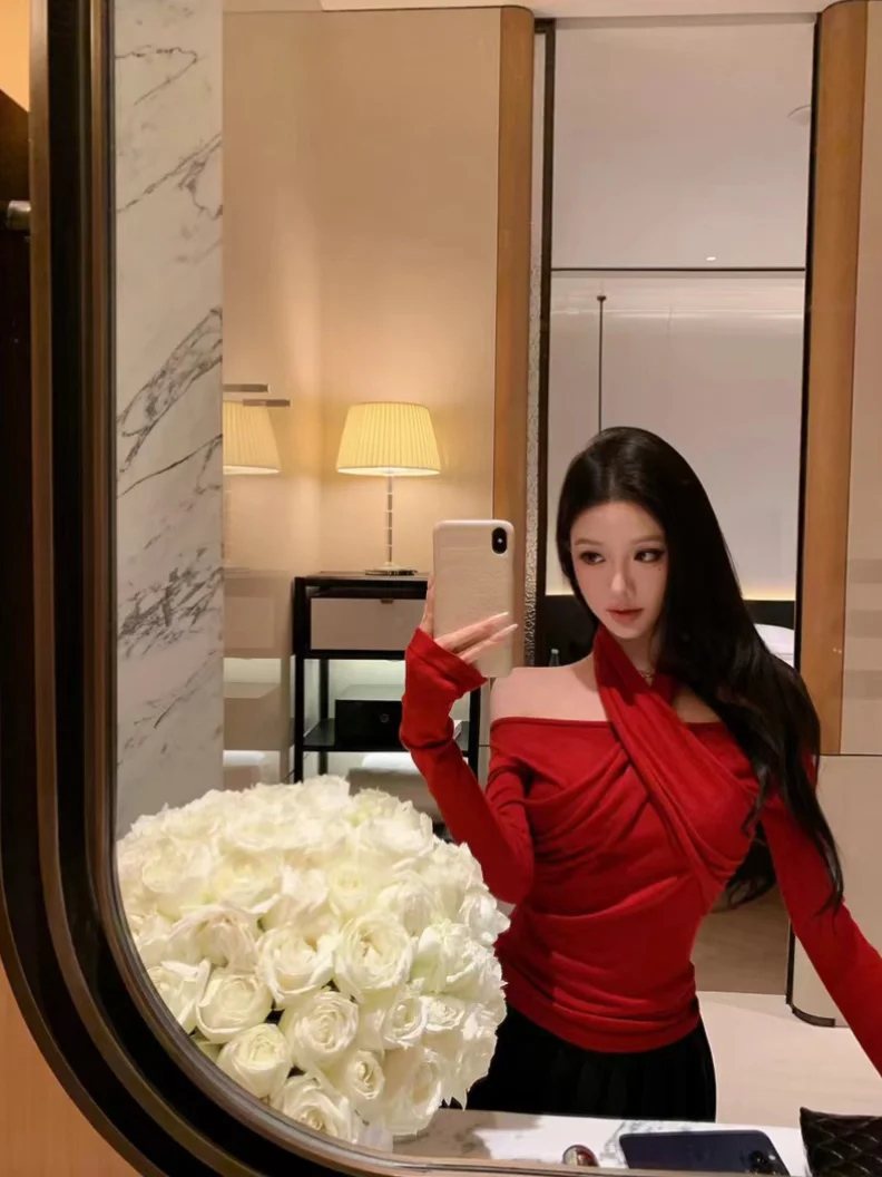 一定要拥有的红色一字肩！😍