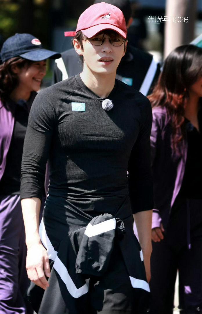 你们港圈都玩这么狠的吗风华合伙人港圈前辈是真不拿我们当外人啊！尹子维节目里直接上