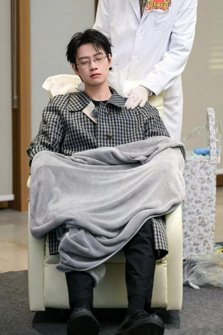 杨迪是尝过魏大勋的嘴吗 迪迪魏这段真的反复看了好几遍。魏大勋被拆穿后那个表情，又