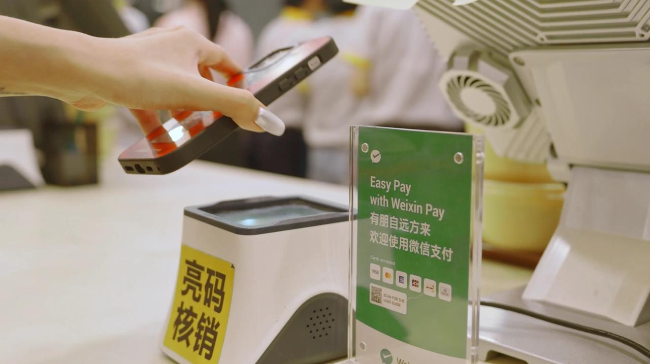 我认为支持
电子支付便捷高效，能减少现金流通成本，提升交易透明度，有效防范假币和