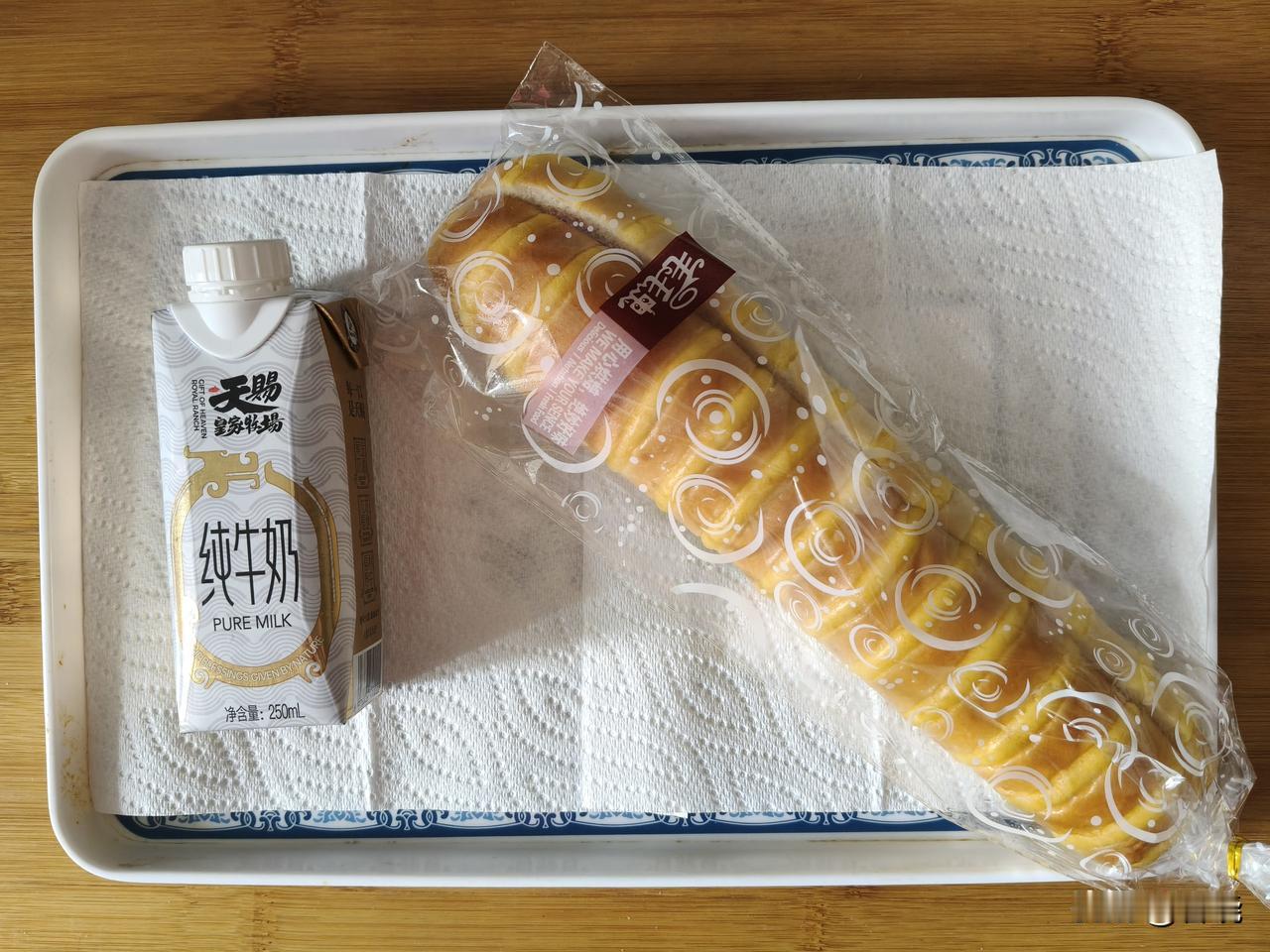 ＃今天出去玩＃
今天和两位朋友约好了去圆明园。
原本打算把早餐带着在路上吃，可看