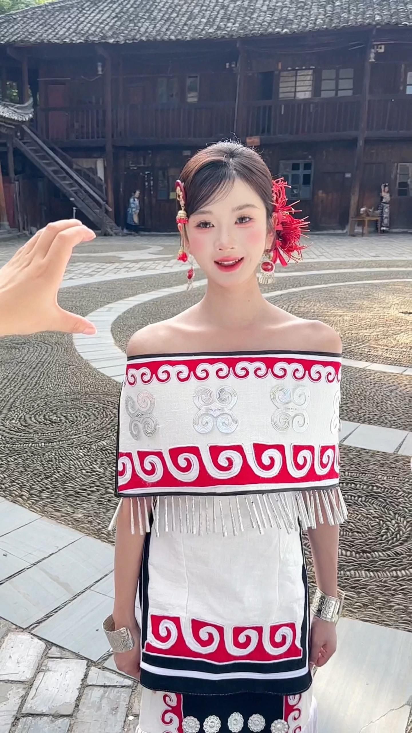 千户苗寨这套一字肩彝服太权威啦