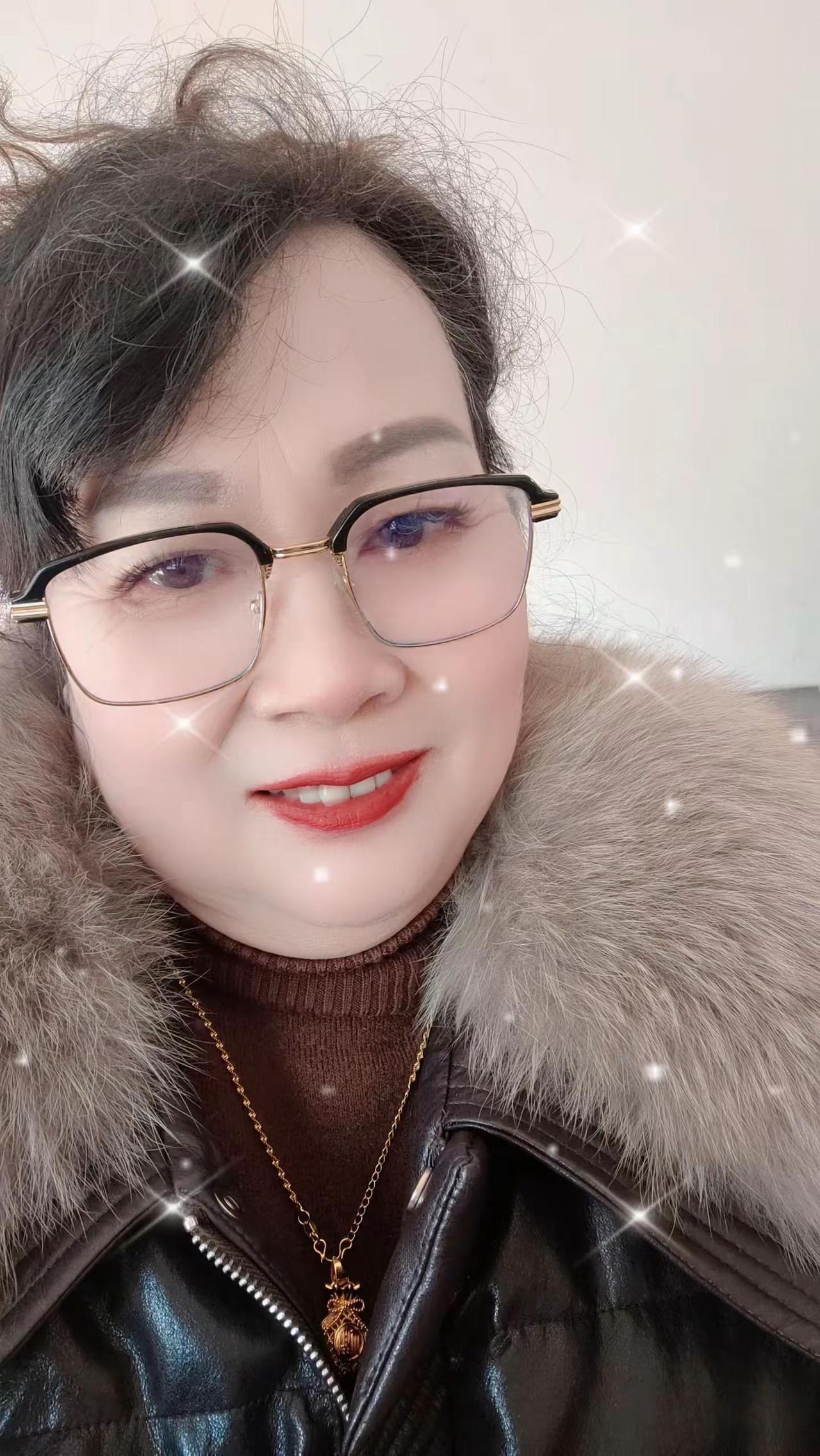 爱拍照的我 我的心情我做主 这么诚实的姑娘不好找 每个年龄段都有不同的美 我可以