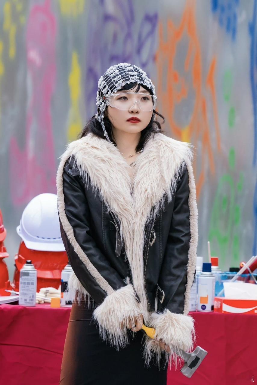 李嘉琦说贺峻霖有商业头脑沈月李嘉琦夸贺峻霖看完这段对话终于理解为什么说贺峻霖有商