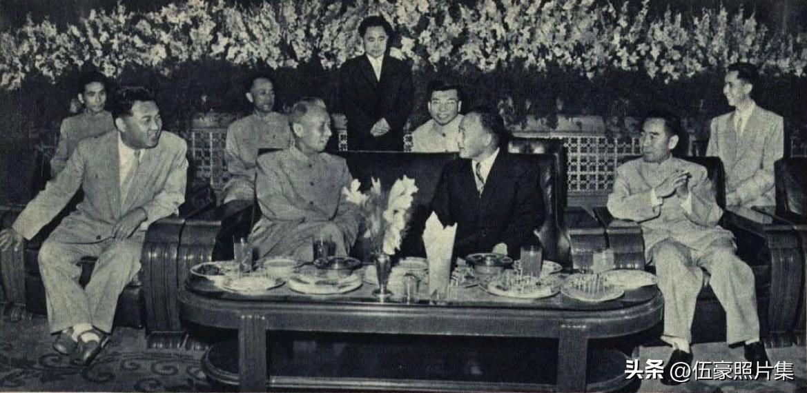 1961年7月11日，蒙古驻中国大使馆热烈庆祝蒙古人民革命四十周年，刘少奇、周恩
