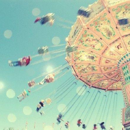 把圈子变小，把语速放缓，把心放宽，把生活打理简单，把故事往心底深藏，把手边事再做