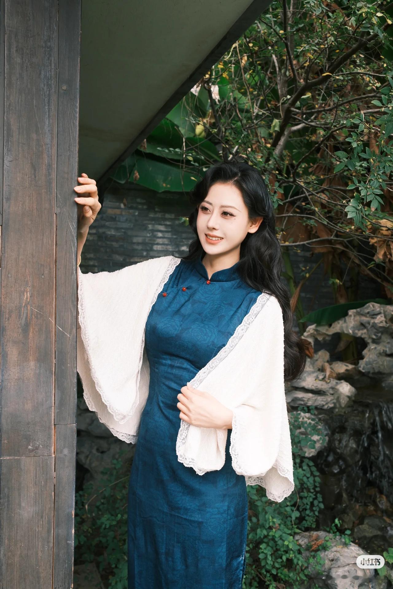 今年冬天的不同美女车模旗袍穿搭写真