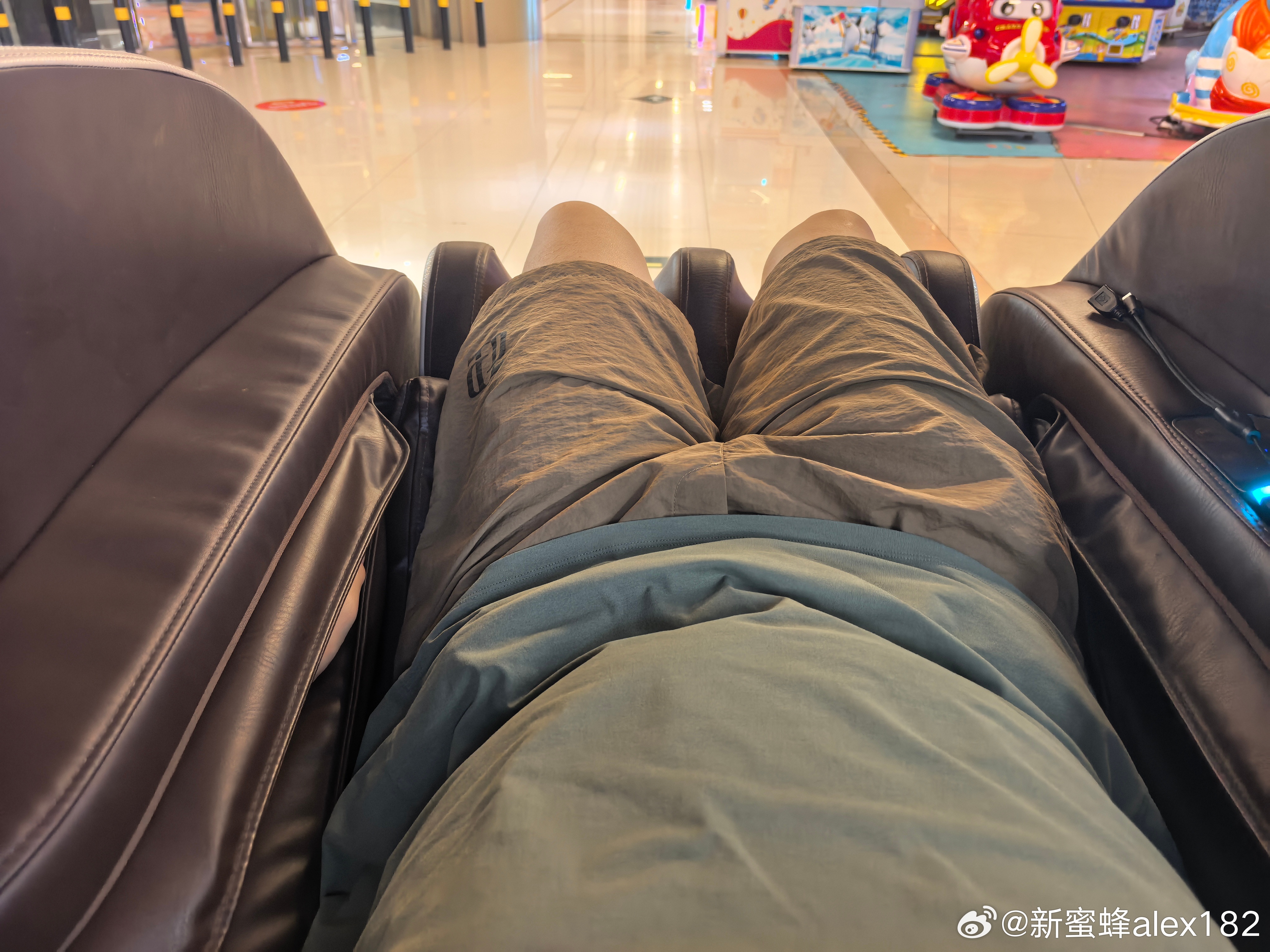 某些商场里的按摩椅。。能不能提供那种：收点钱，然后椅子不动，也不哔哔，就让人安安