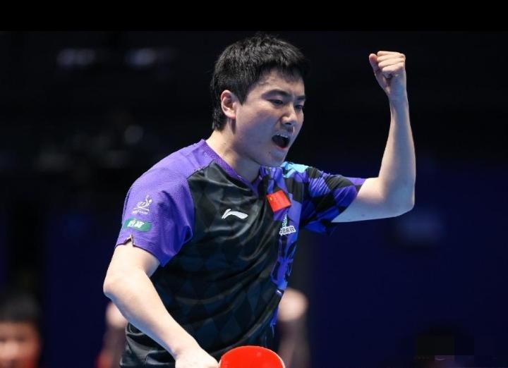 谁懂啊！梁靖昆赢球后满场找王楚钦这幕也太好哭了！世乒赛男团打韩国，大胖第三盘直接
