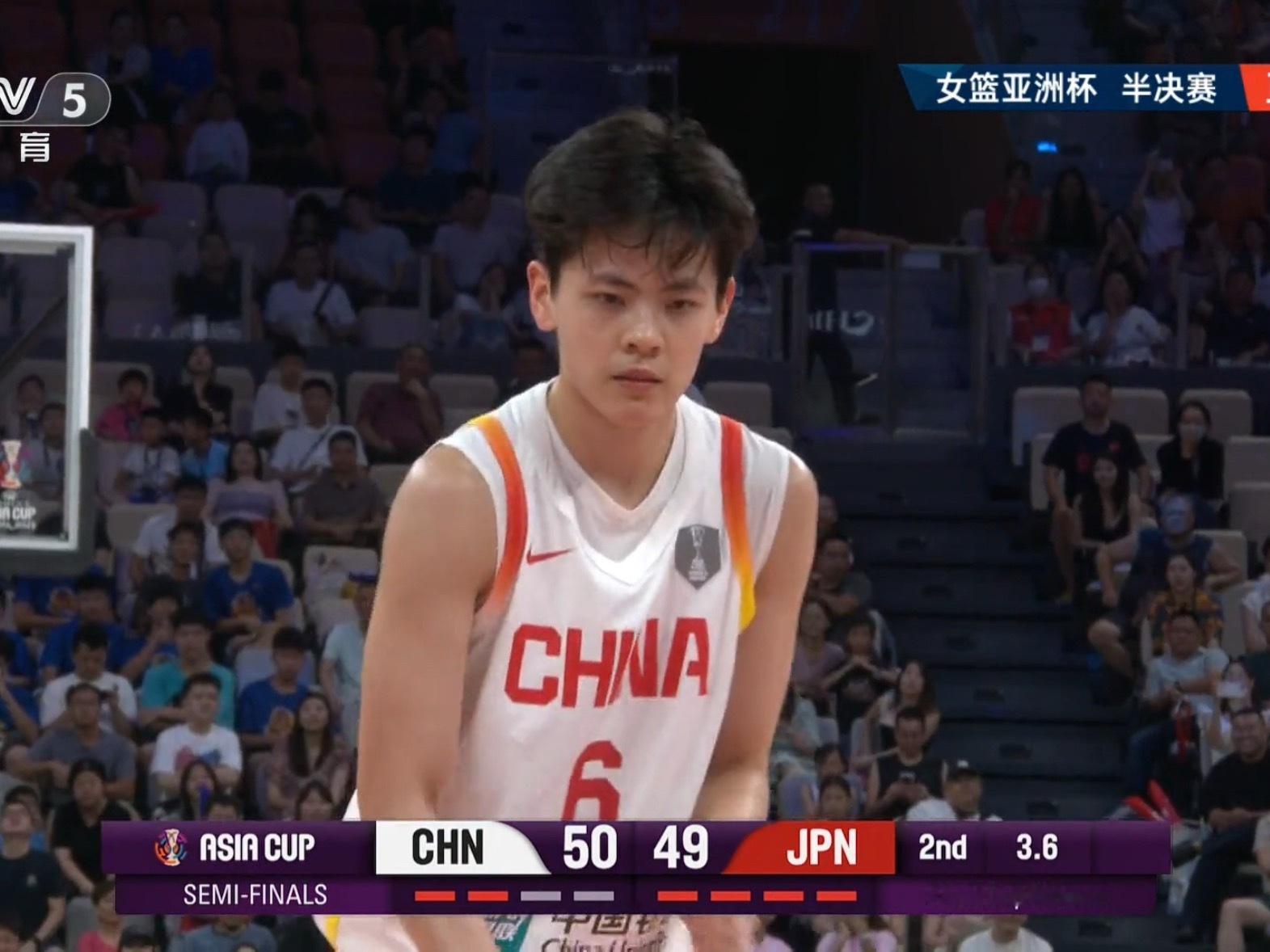 中国女篮vs日本女篮 半场比赛结束中国女篮暂时领先2分杨舒予11分4助，张子宇1