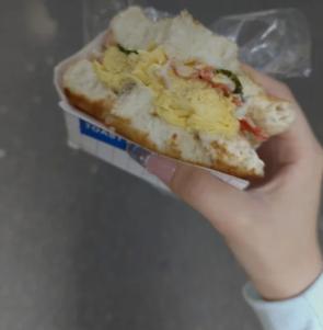 她每天都"参加高考"，全家人愣是没有一个人发现不对劲
高考成绩公布那天，整个社交