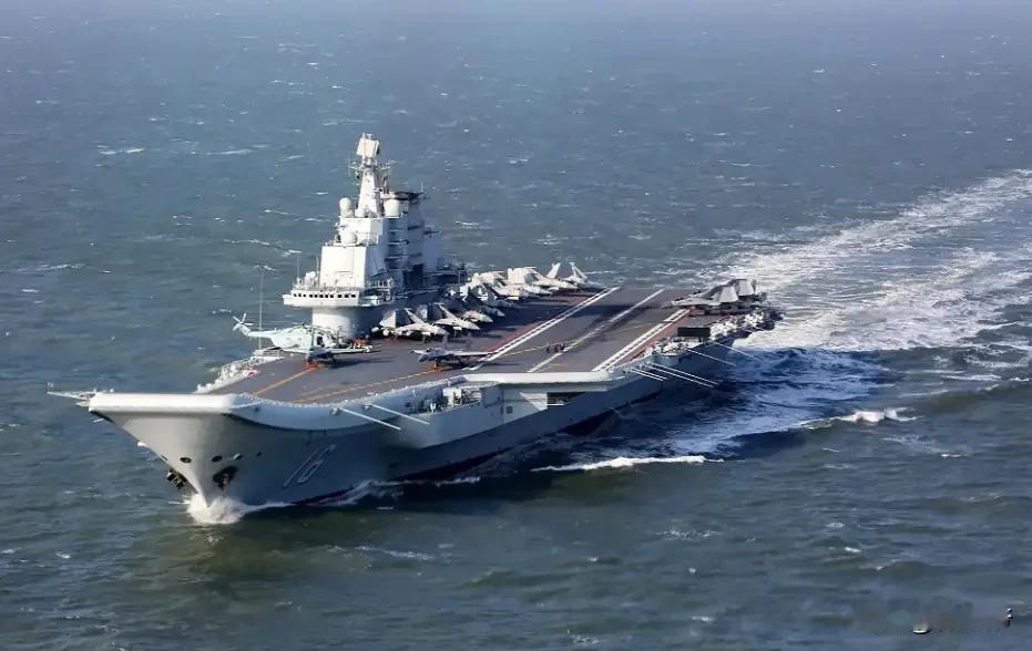 6月22日，海军辽宁舰编队圆满完成40余天远海实战化训练返回青岛母港，训练期间日