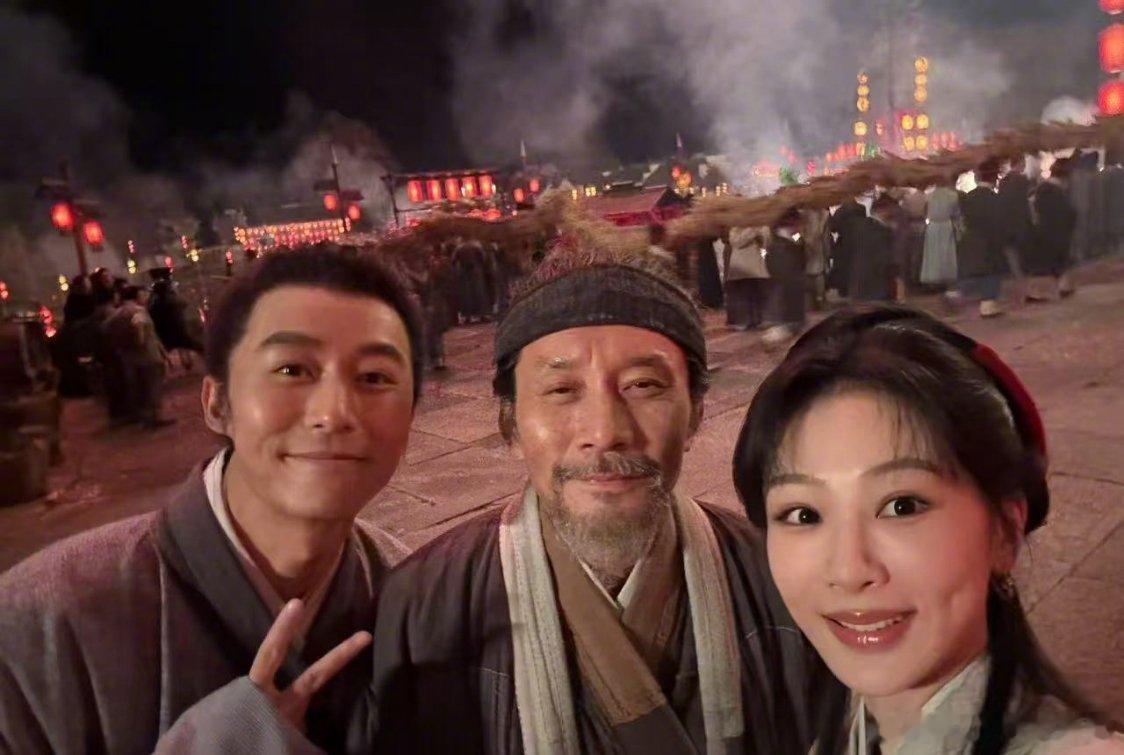杨紫李现粉丝要求洪洋道歉属实有点没必要了，本就是老同学之间随口一句玩笑话，结果发