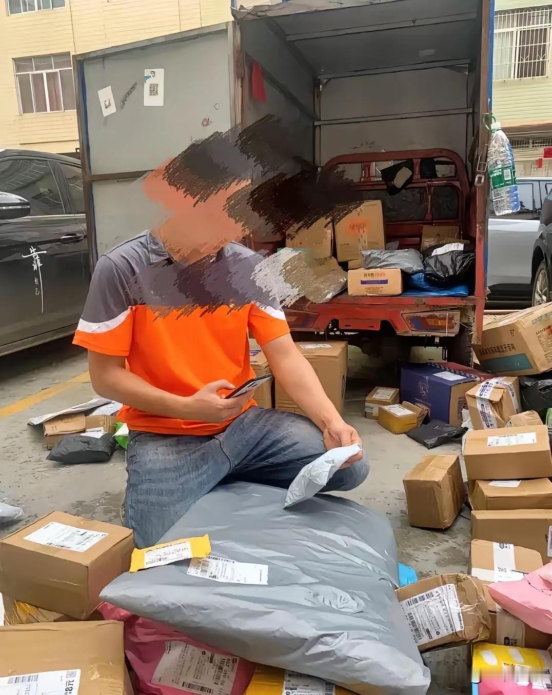 北一快递员弄丢顾客包裹,赔了420,谁料,2天后,包裹找到,他赶紧送去,想拿回钱